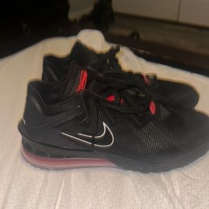 Lebron 18 bred